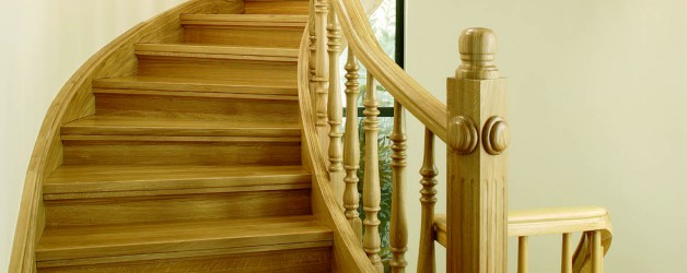 Классическая деревянная лестница 1