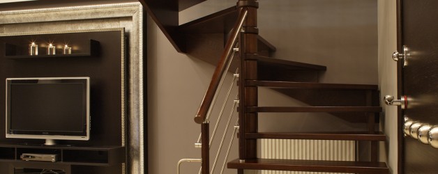 Классическая деревянная лестница 3