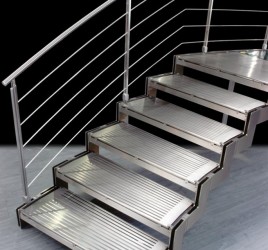 Лестницы исключительно из стали